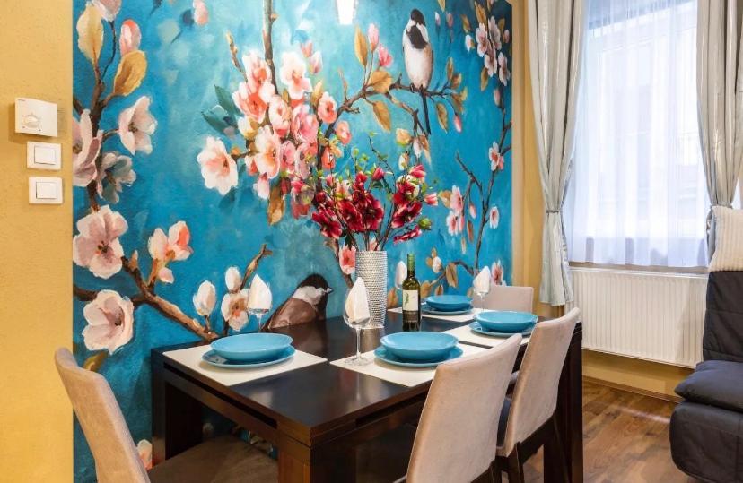 Cherry Blossom Designer Apartment In The Center With Free Parking Budapest Luaran gambar