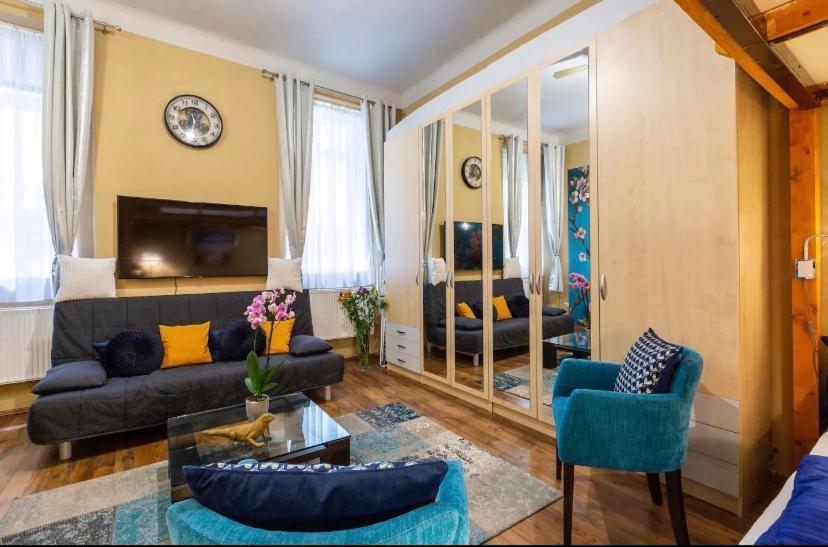 Cherry Blossom Designer Apartment In The Center With Free Parking Budapest Luaran gambar