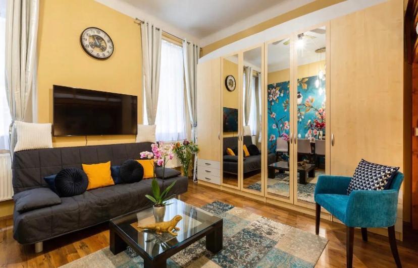 Cherry Blossom Designer Apartment In The Center With Free Parking Budapest Luaran gambar